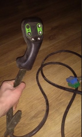 Deutz-Fahr Starliner 4045H Joystick de commande de la barre de coupe.jpg