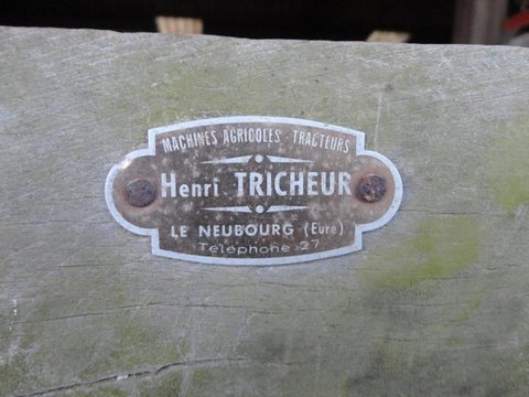 le distributeur de la marque
