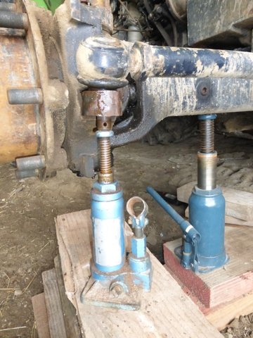 Mettre en pression la rotule (décoller le tracteur pour avoir un max de pression)