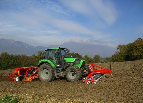 Semis de blé en Deutz.jpg