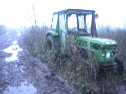 ce tracteur et resté 5ans dehors sans bouger. ce tracteur avait 12500h
